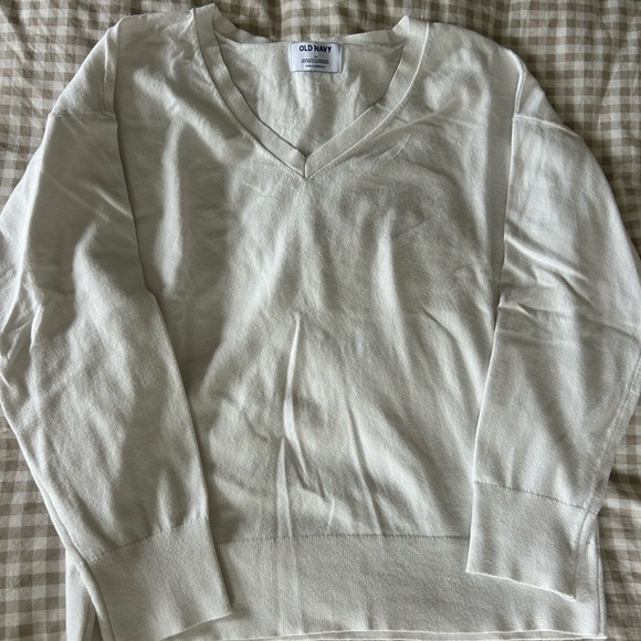 Old Navy Women’s V-Neck Sweater in Cream - Picture 1 of 4
